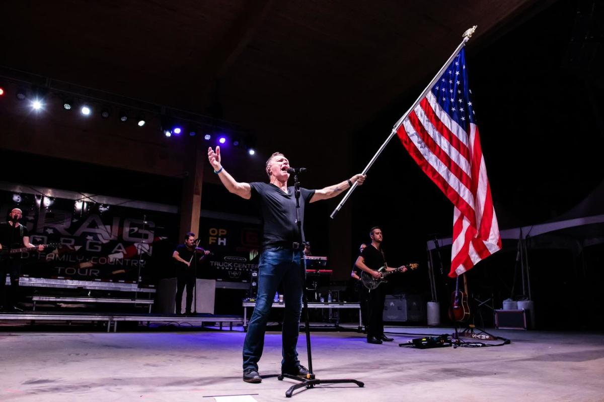 Craig Morgan performing with American Flag