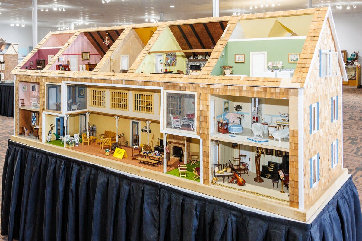 Dollhouse at the NC Museum of Dolls, Toys & Miniatures
