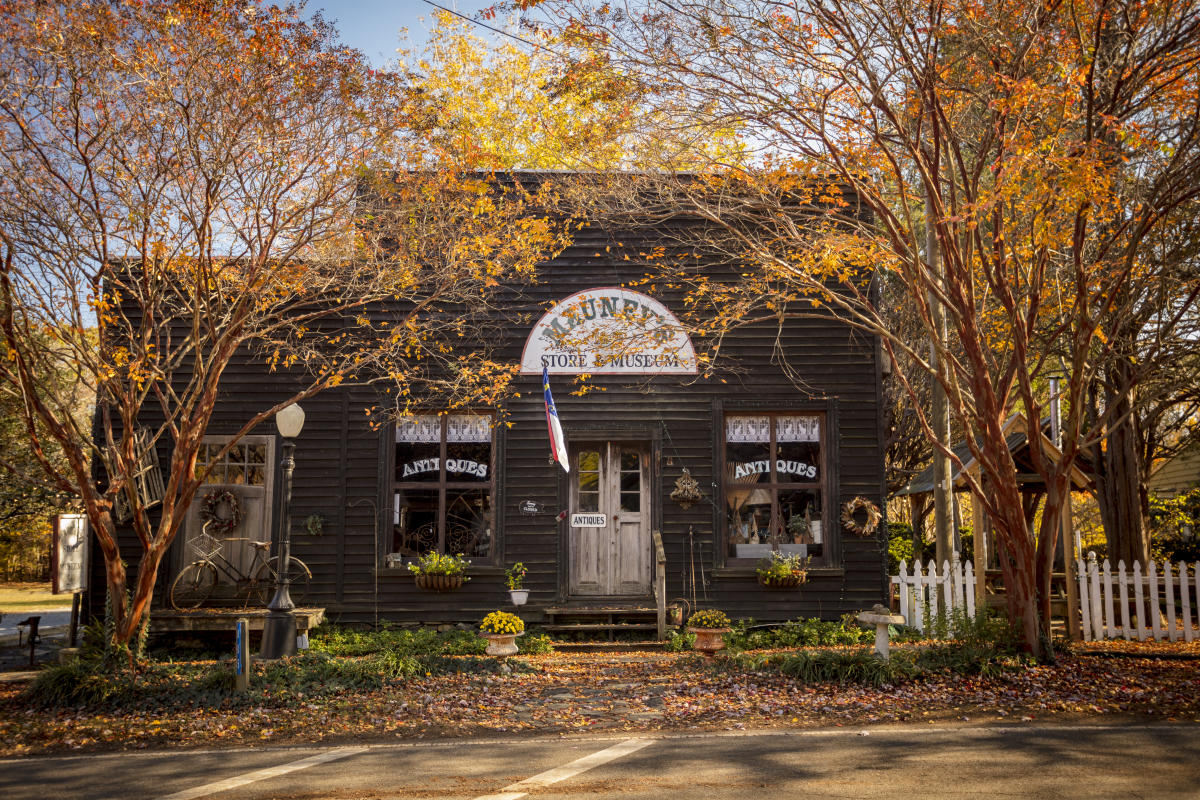 Mauney's General Store in Gold Hill
