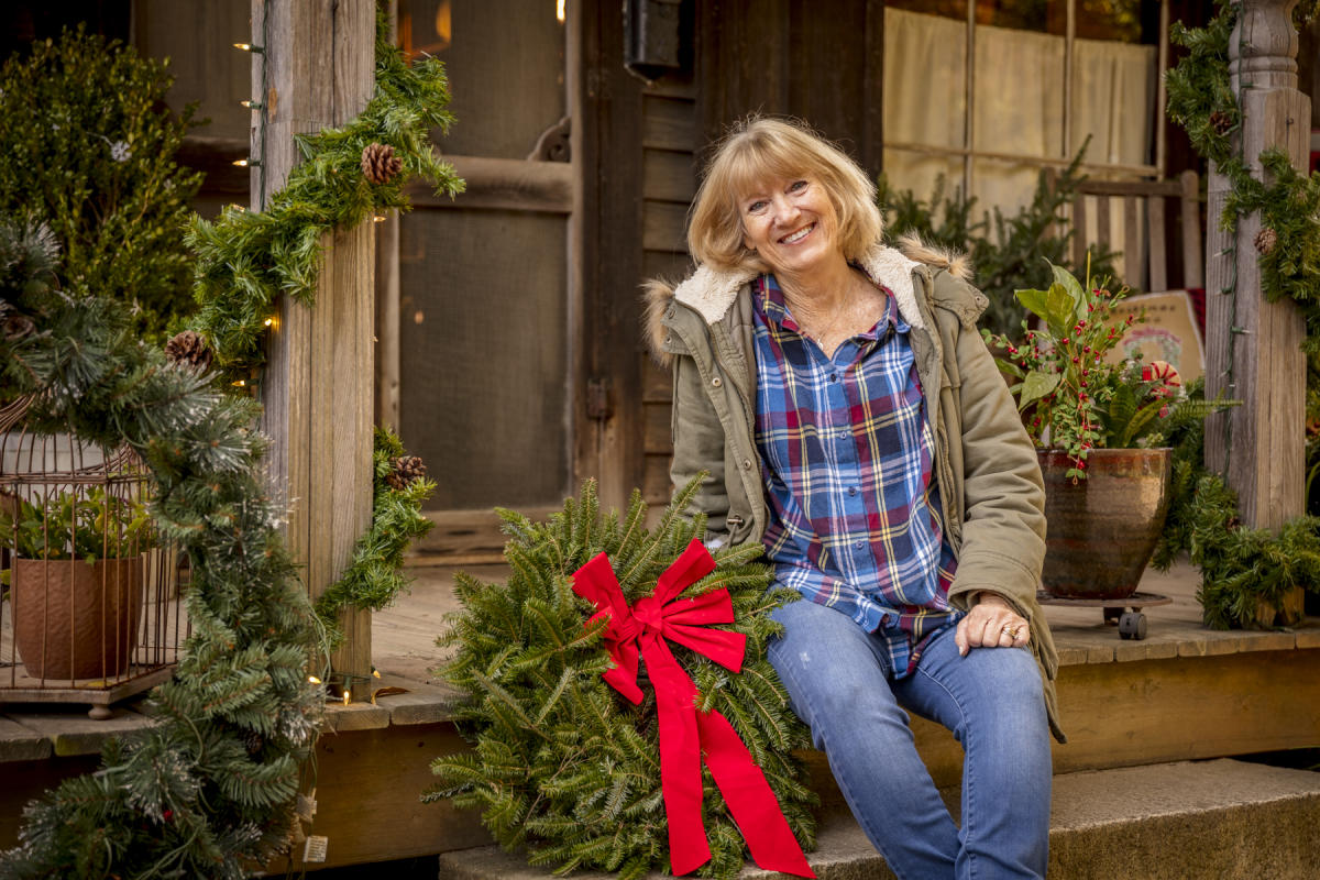 Woman with wreath in Gold Hill