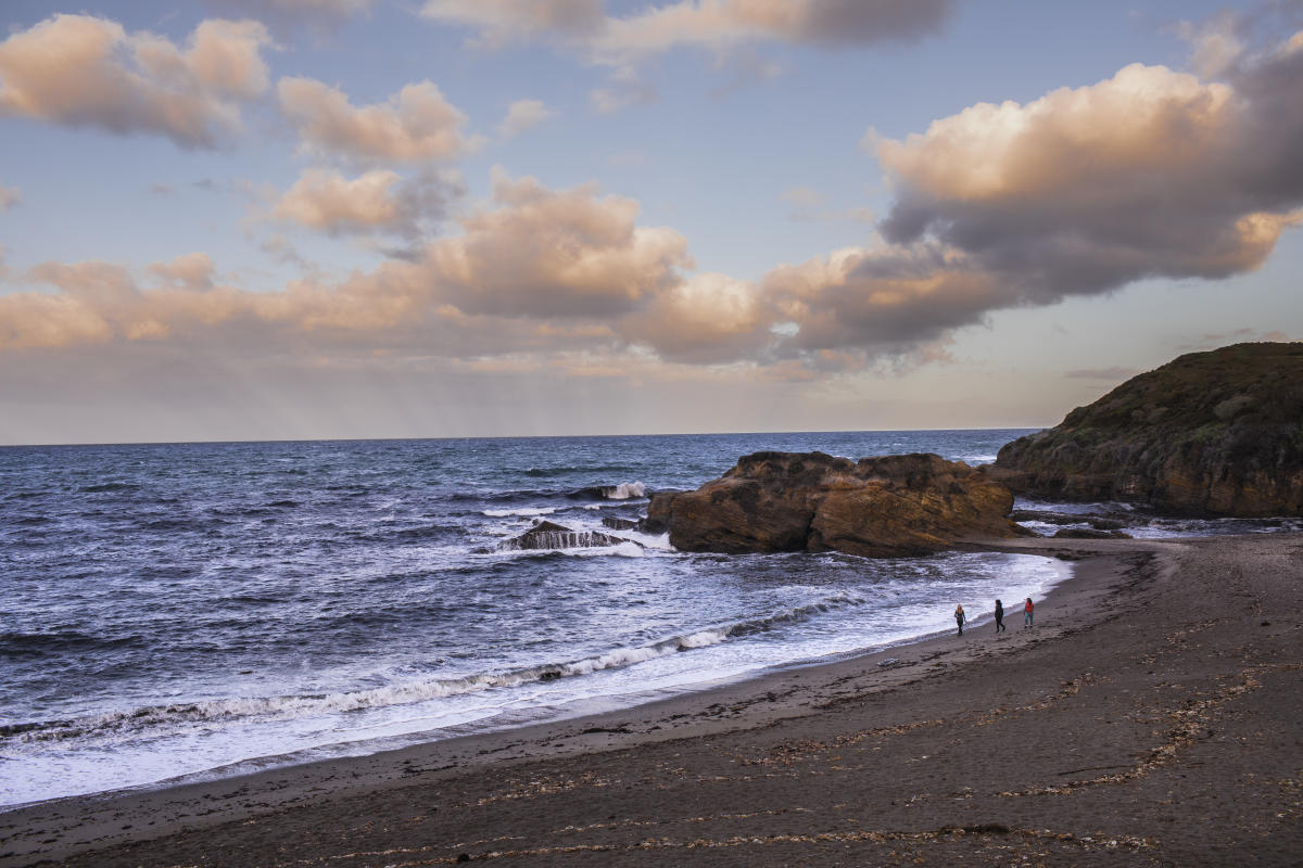 MontanaDeOro_HikingFriends2_1800