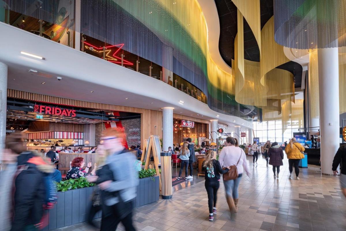 Fridays-Restaurant-Food-court