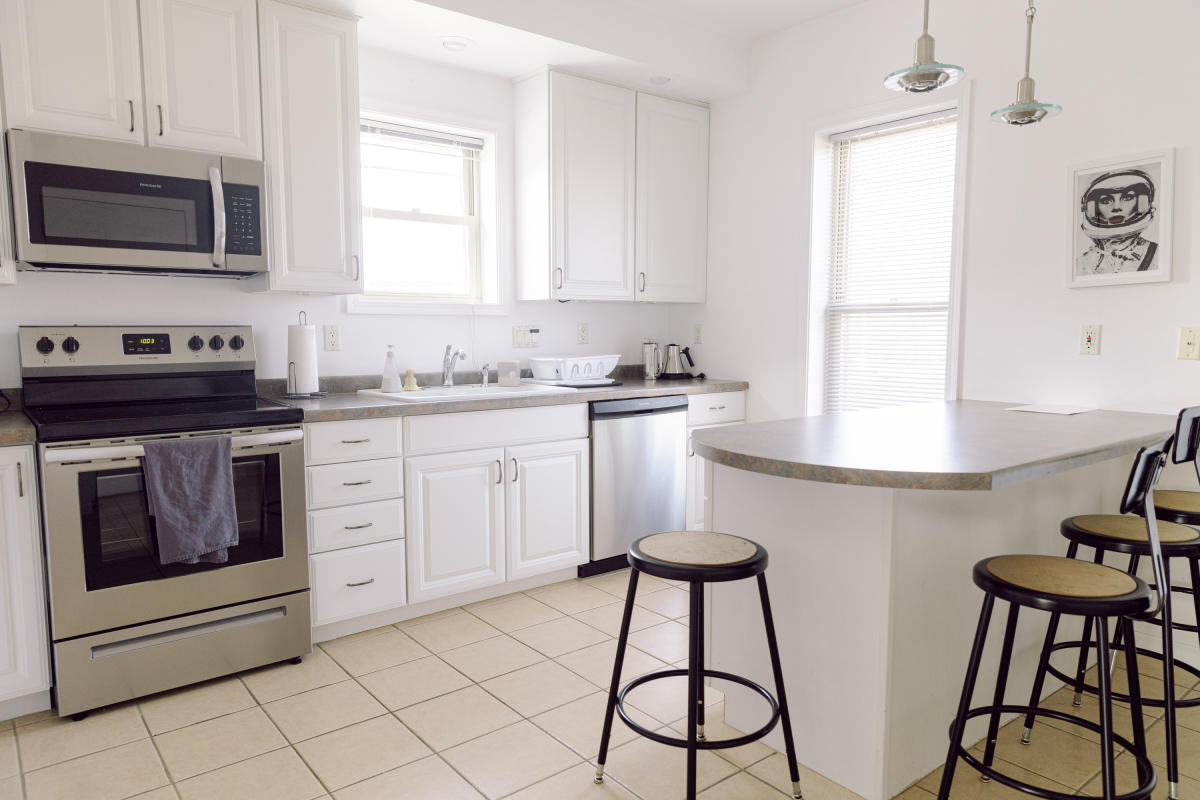 Downtown Apt. Above Specialty Cafe Kitchen