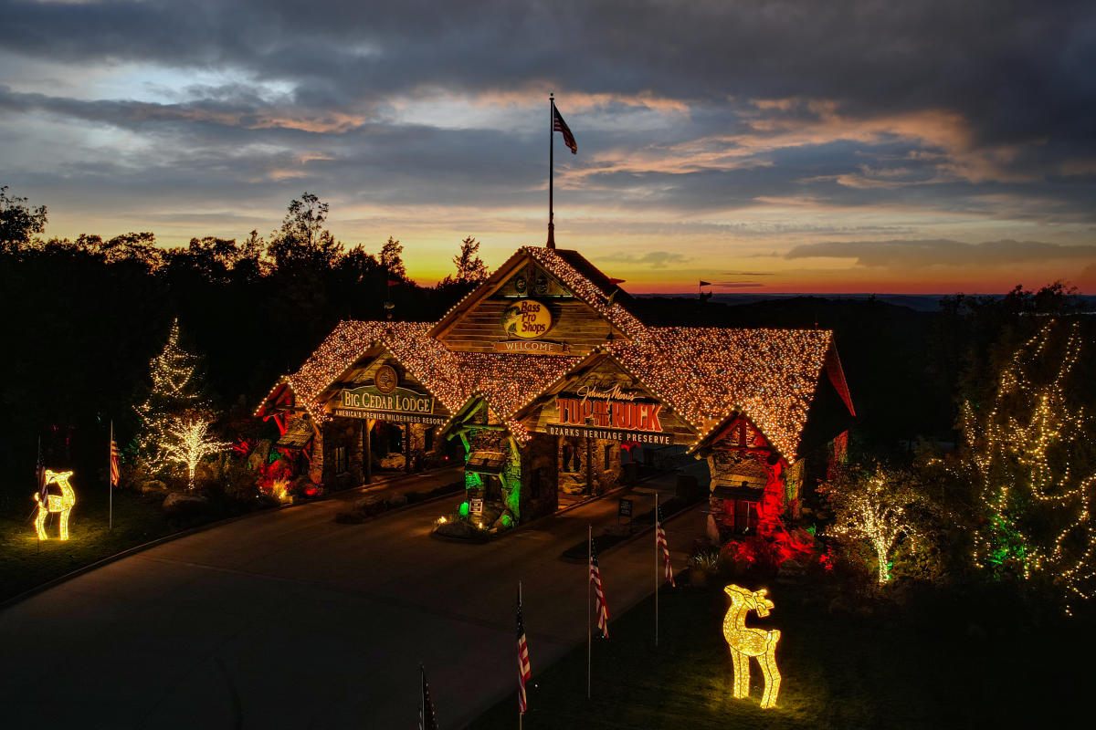 Big Cedar Lodge Drive-Thru Christmas Lights Tour