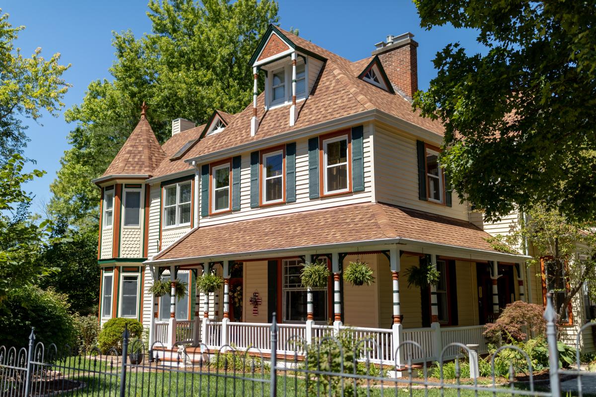 Victorian era home with a brown roof that is a bed & breakfast in Augusta, MO.