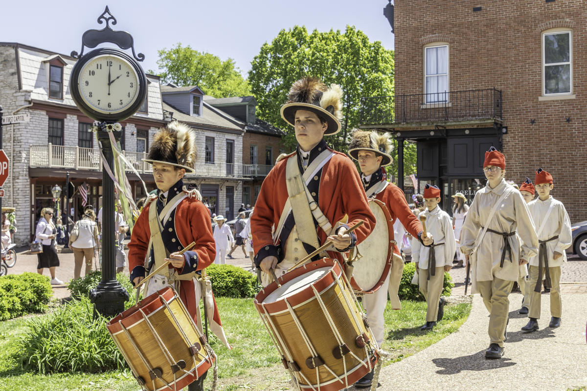 Lewis & Clark Fife & drum corps Main Street in Bloom