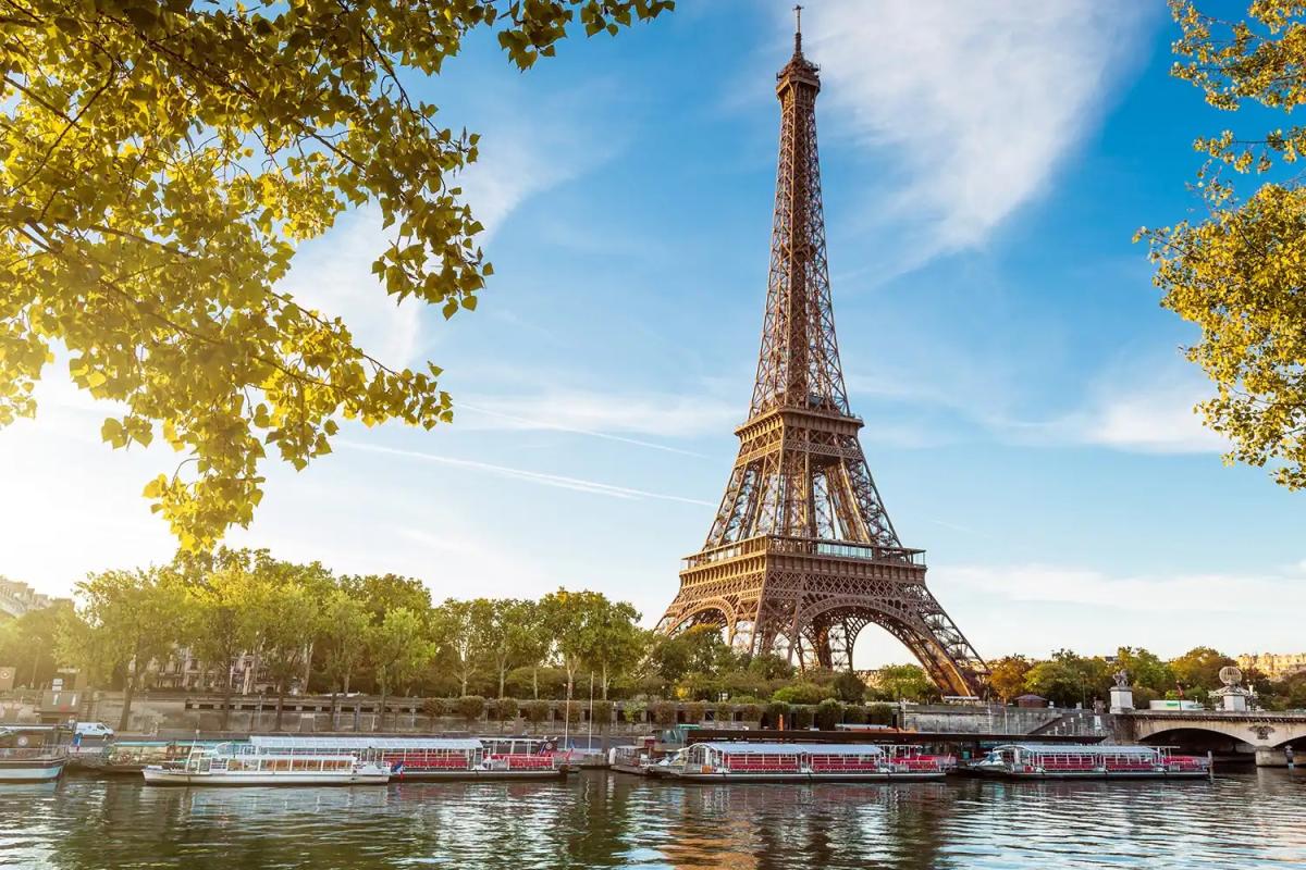 Eiffel Tower AMA Paris