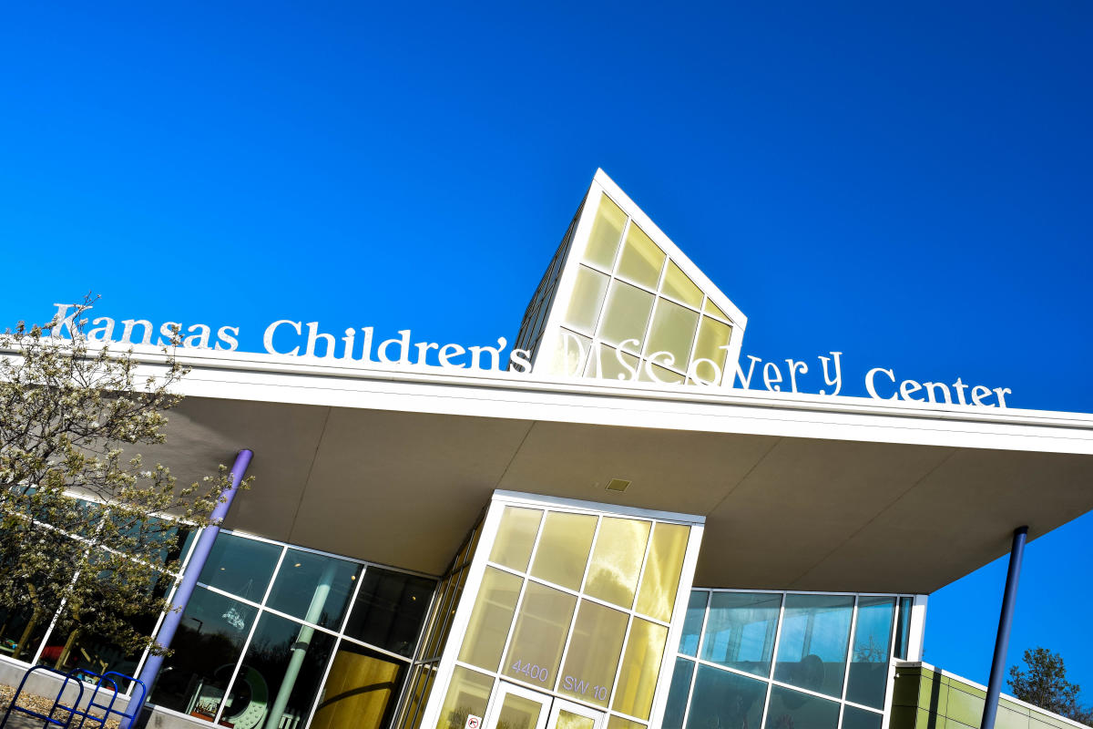 Kansas Children's Discover Center - Building Signage | Topeka, KS