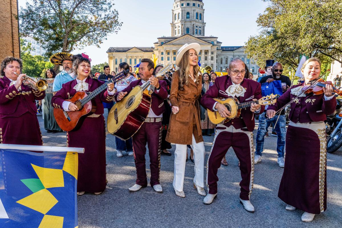Free Yourself - Topeka! - Maria the Mexican & Mariachi Band