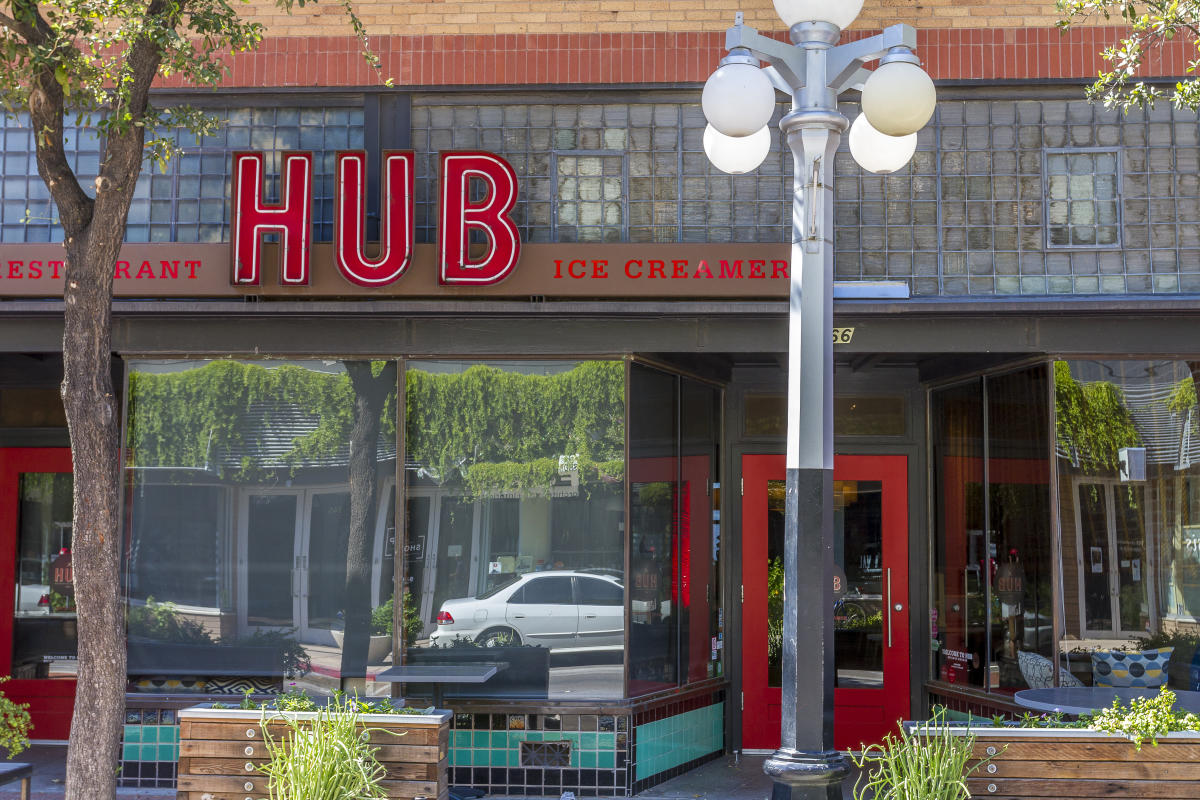 Exterior of Hub Restaurant and Ice Creamery