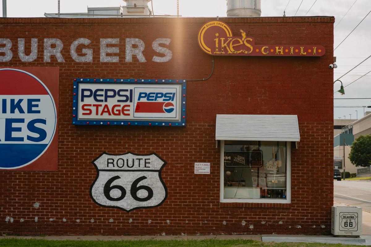 Ike's Chili - Neon Sign