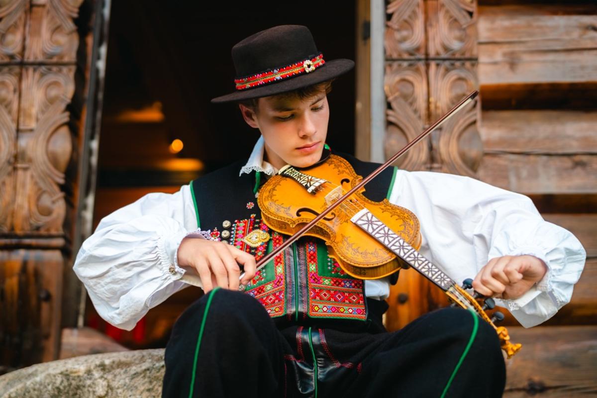 The Hardanger fiddle is traditional instruments used in Setesdal