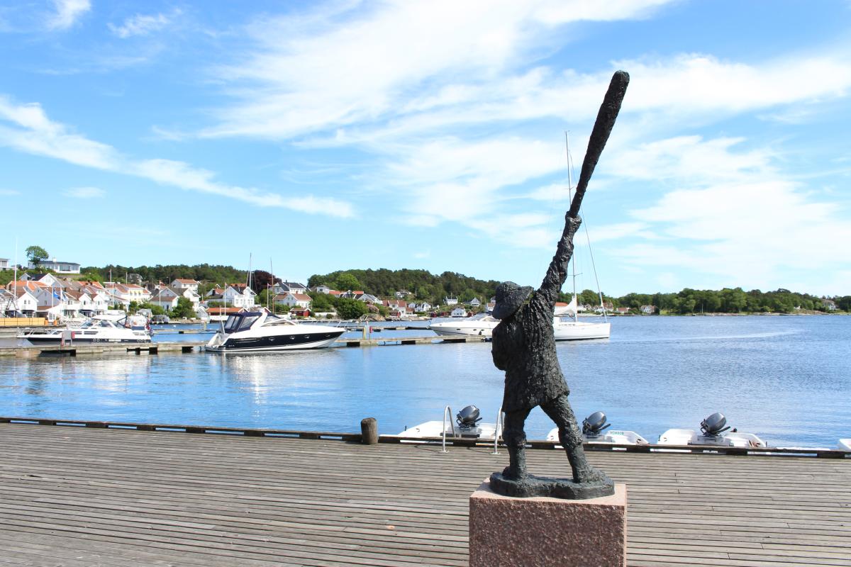 Statue of Ibsen's Terje Vigen in Grimstad