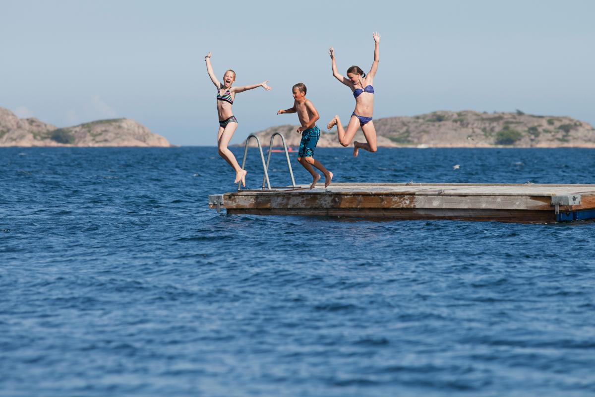 Badebarn på Groos i Grimstad 