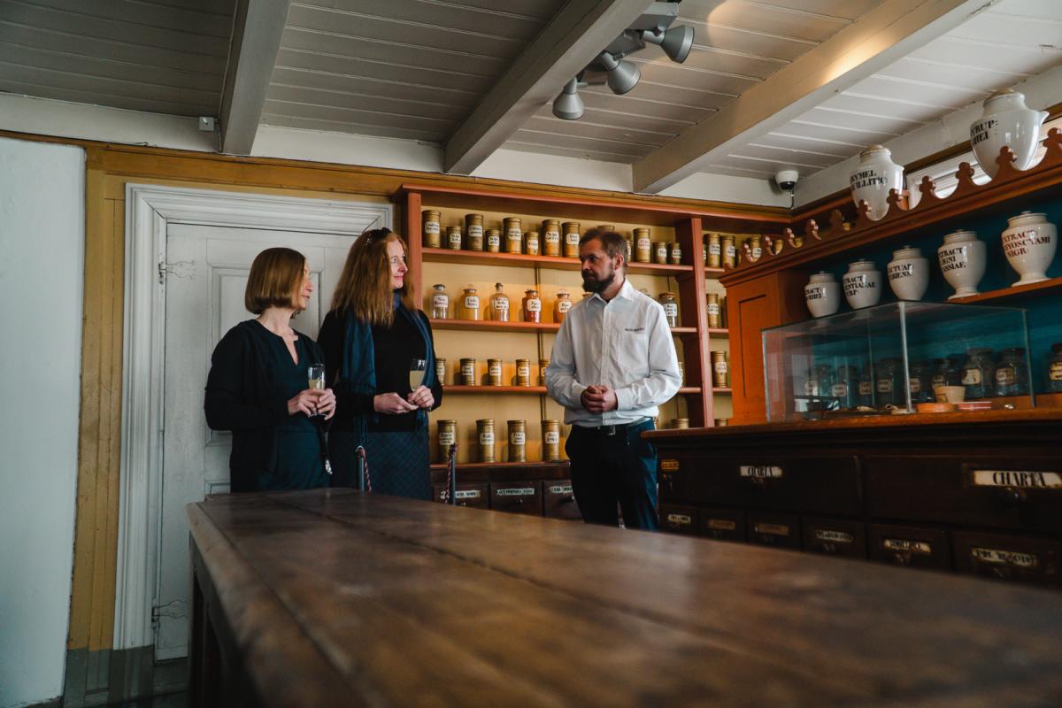 Omvisning med guide på Ibsenmuseet i Grimstad