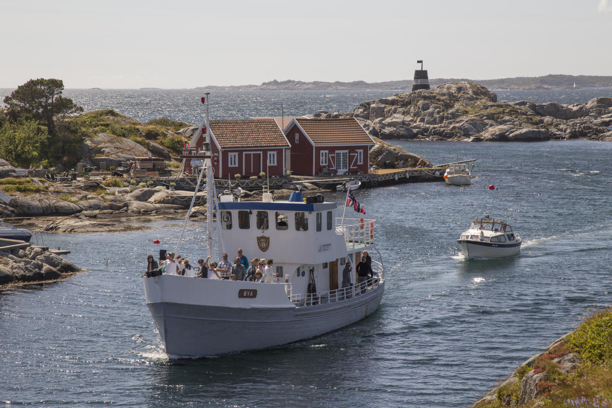 Sightseeingbåten M/B Øya i Blindleia, Ulvøysund, Lillesand