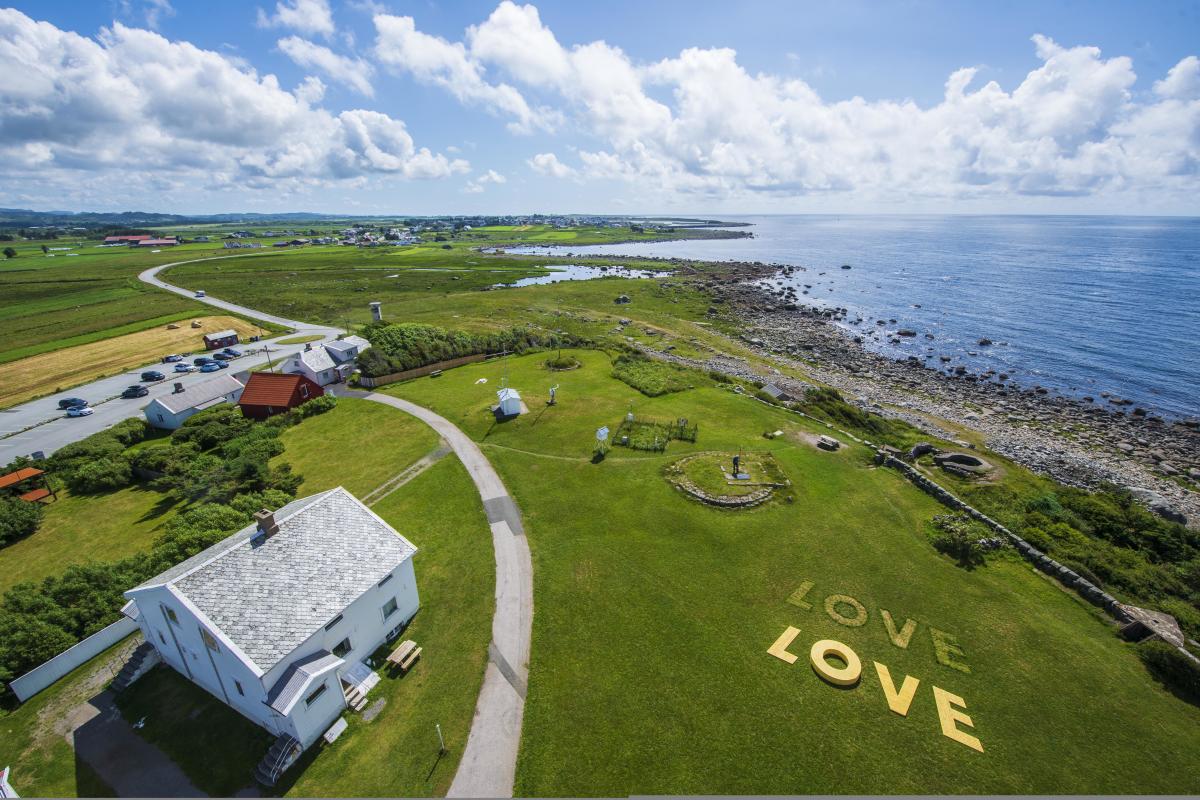 utsikt over grøntområde og hus