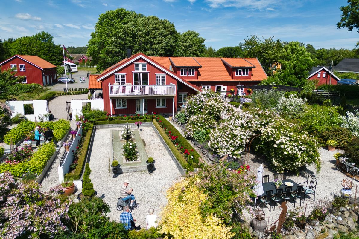 Bjellandstrand Gård