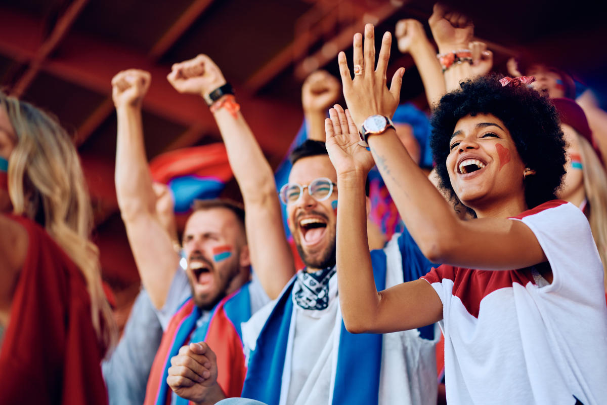 Cheering-Crowd-San-Diego