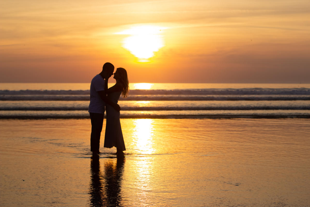 couples-beach