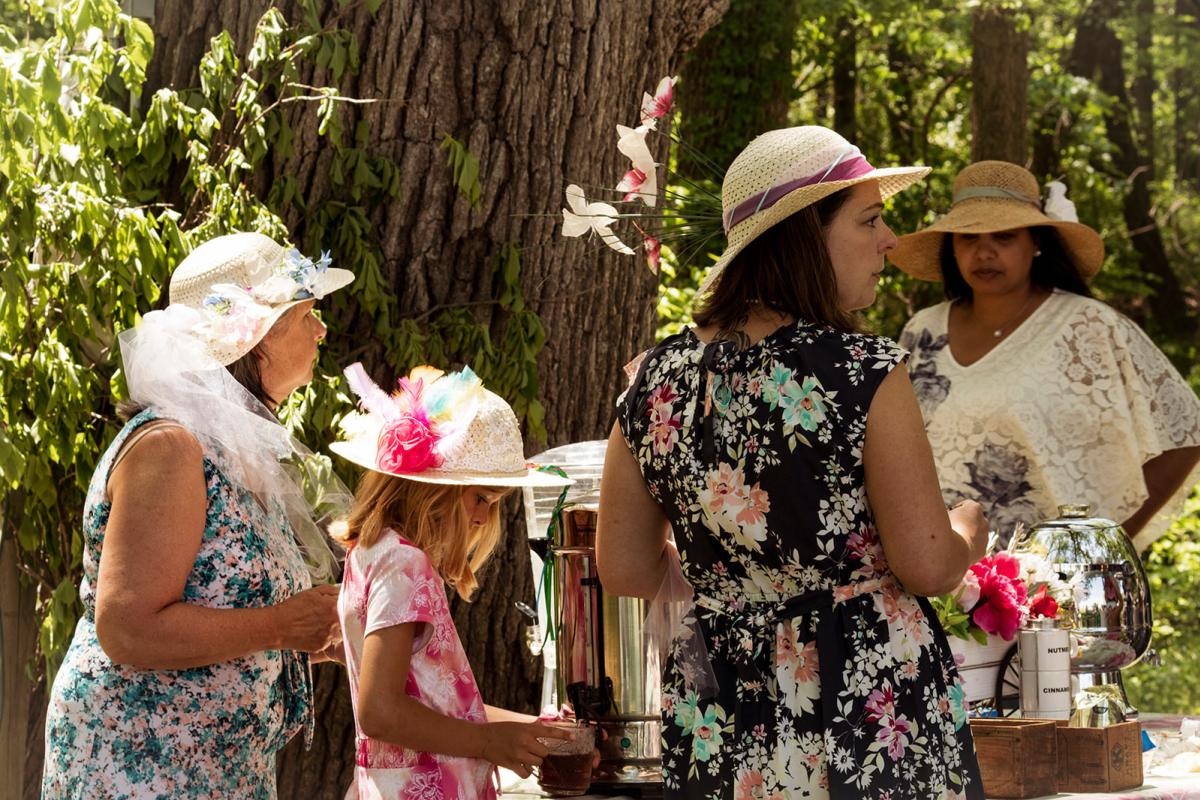 Mothers and daughters celebrate Mother's Day at Fulton Valley Farms