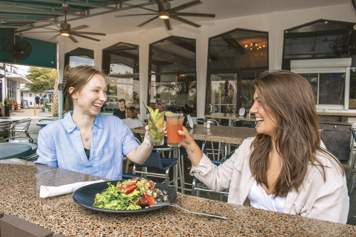 Alfresco Dining South Beach Grill in Wrightsville Beach