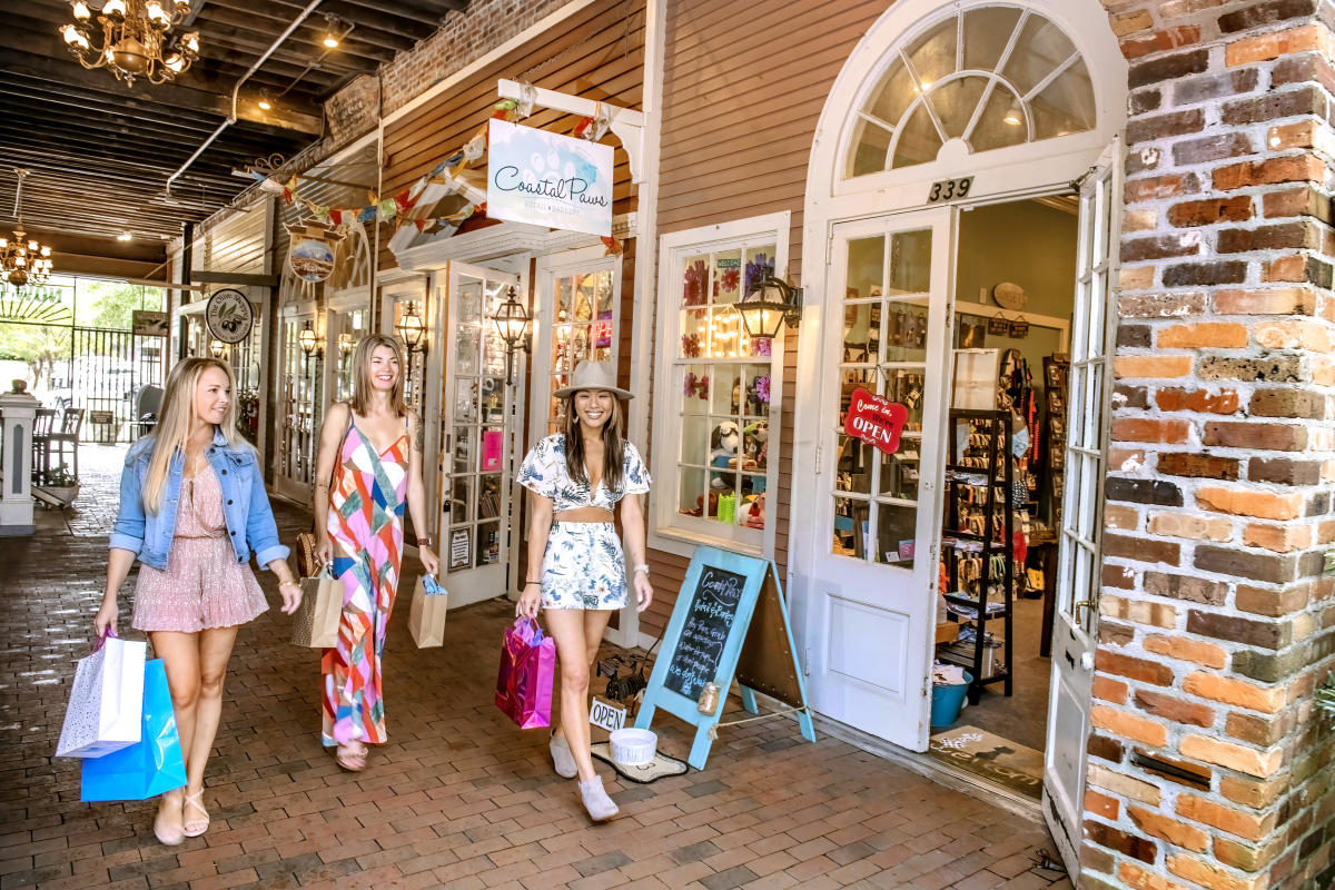 3 women Shopping at the Cotton Exchange in Downtown Wilmington