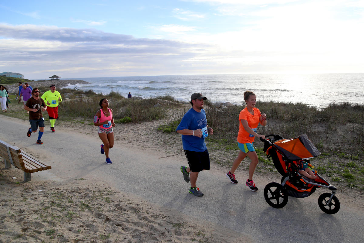 Group running along the coast in the 5K Race for the Planet