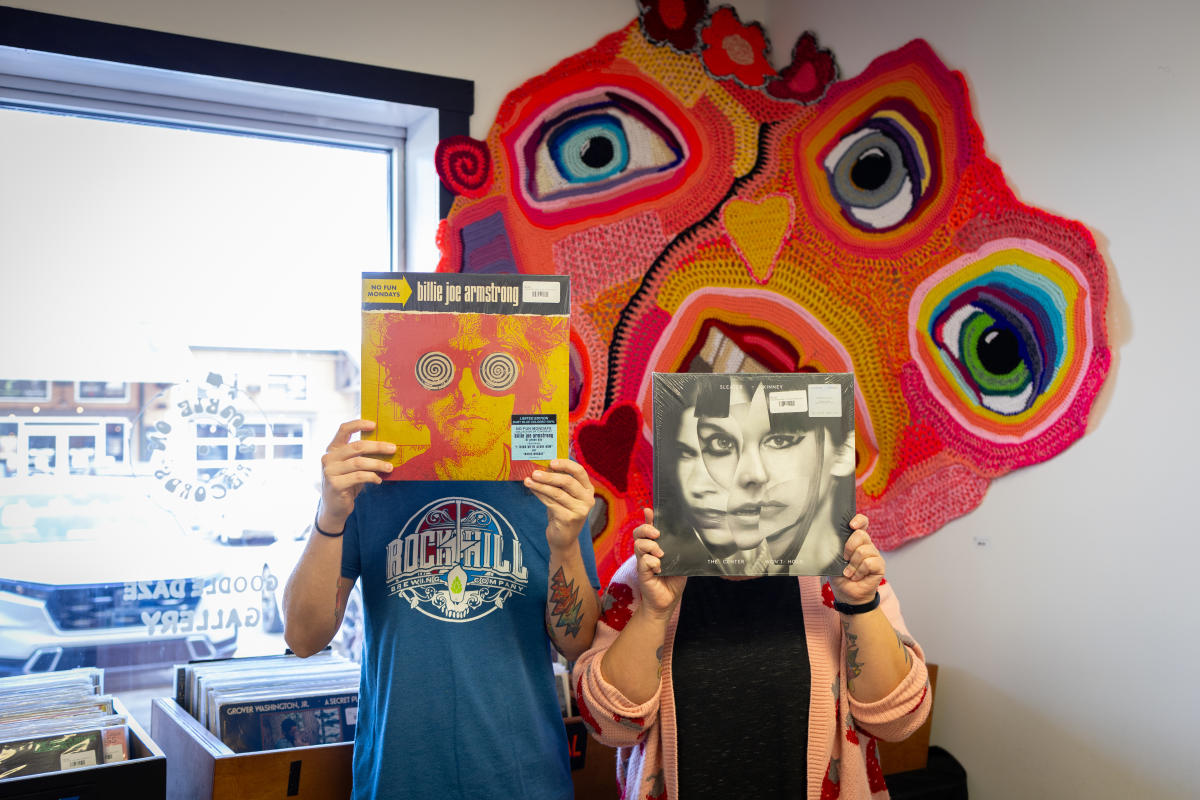 Record Face Sara and Jay