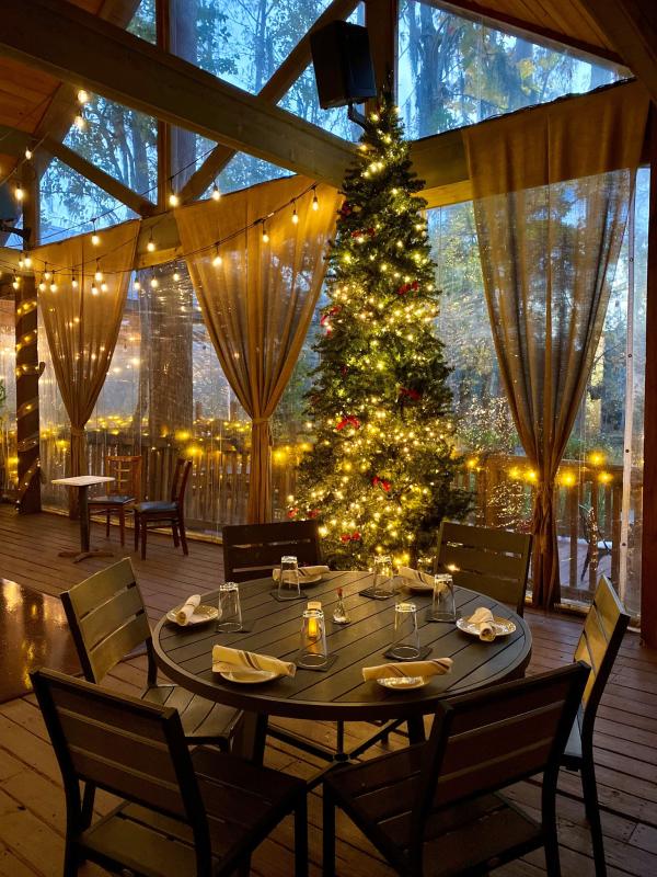 Christmas dining at Palmettos on the Bayou