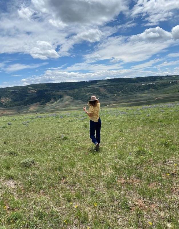 A woman standing in front of Muddy Mountain in Casper, WY