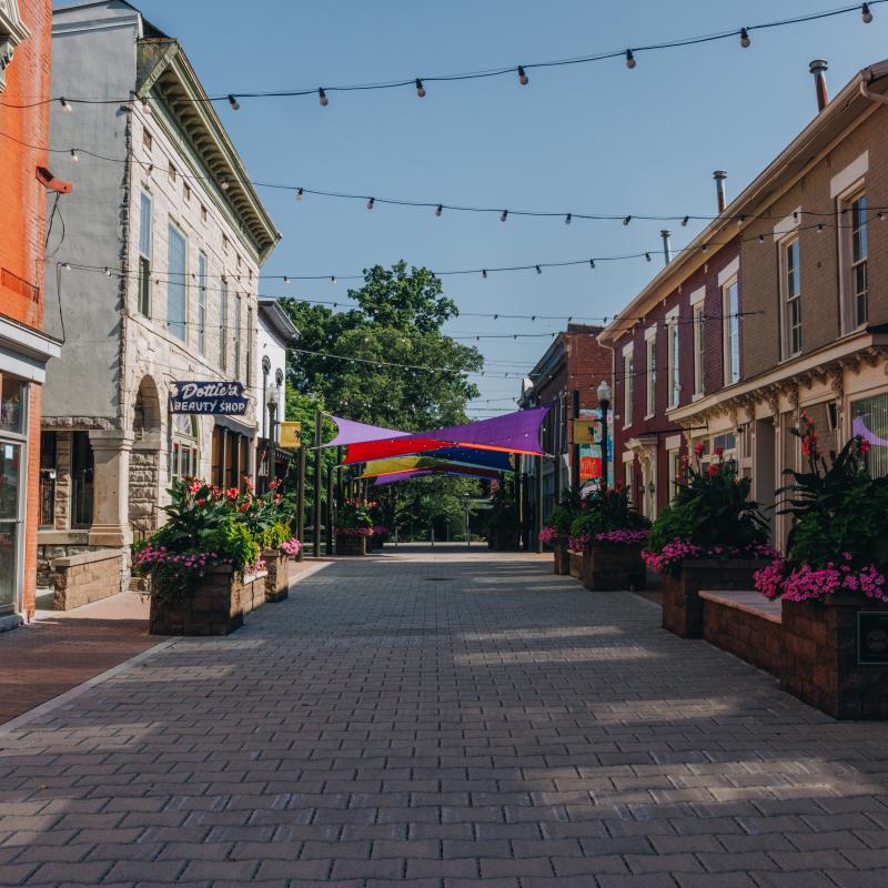 A photo of the Sixth Street pedestrian plaza in Shelbyville, Kentucky.