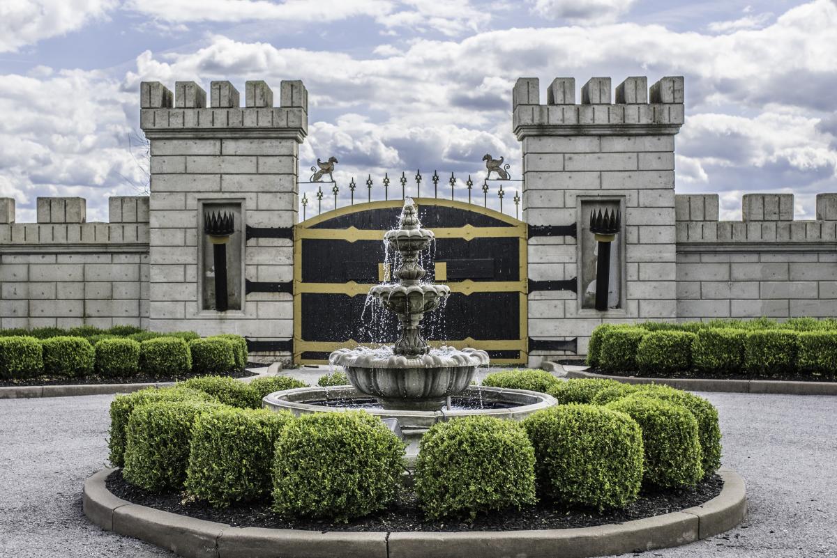 Front-Gate-at-The-Kentucky-Castle