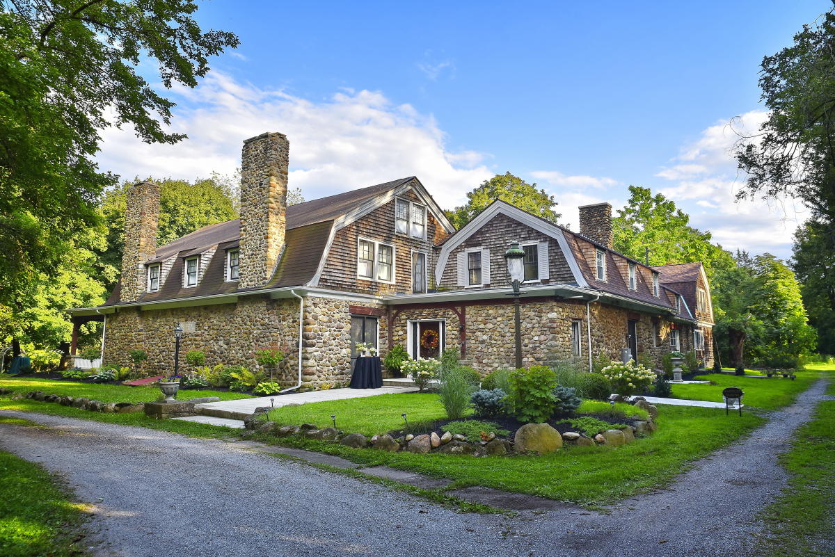 Hillcrest Estate Outside