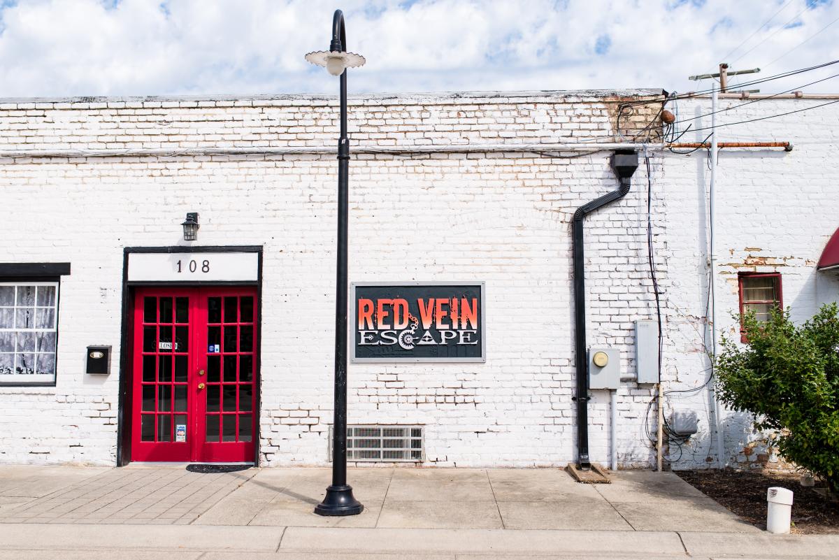 RedVeinEscapeExterior