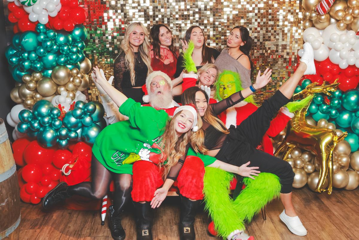 2nd Place Winner Decorating contest, Luke's on Front