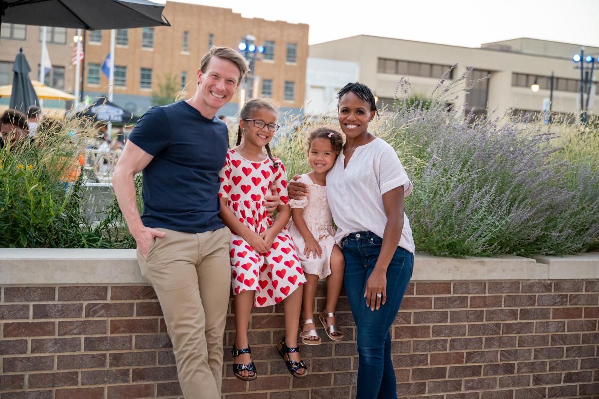 Jeff Kready & Family in Downtown Topeka | Topeka, KS