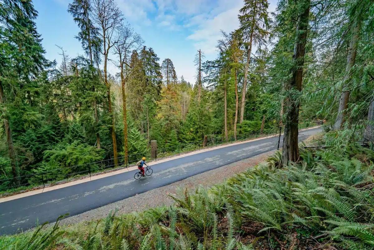bowen-park-complex cyclist