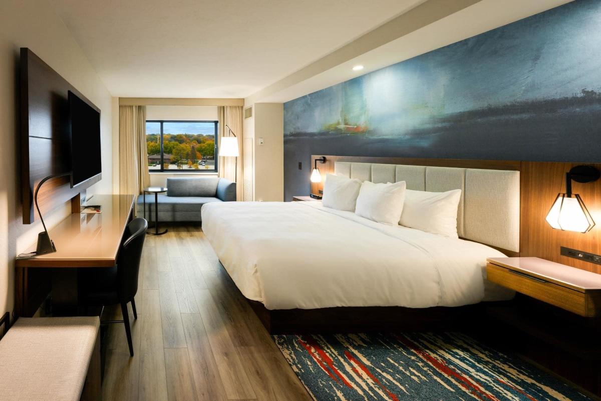 Oshkosh Waterfront Hotel Room