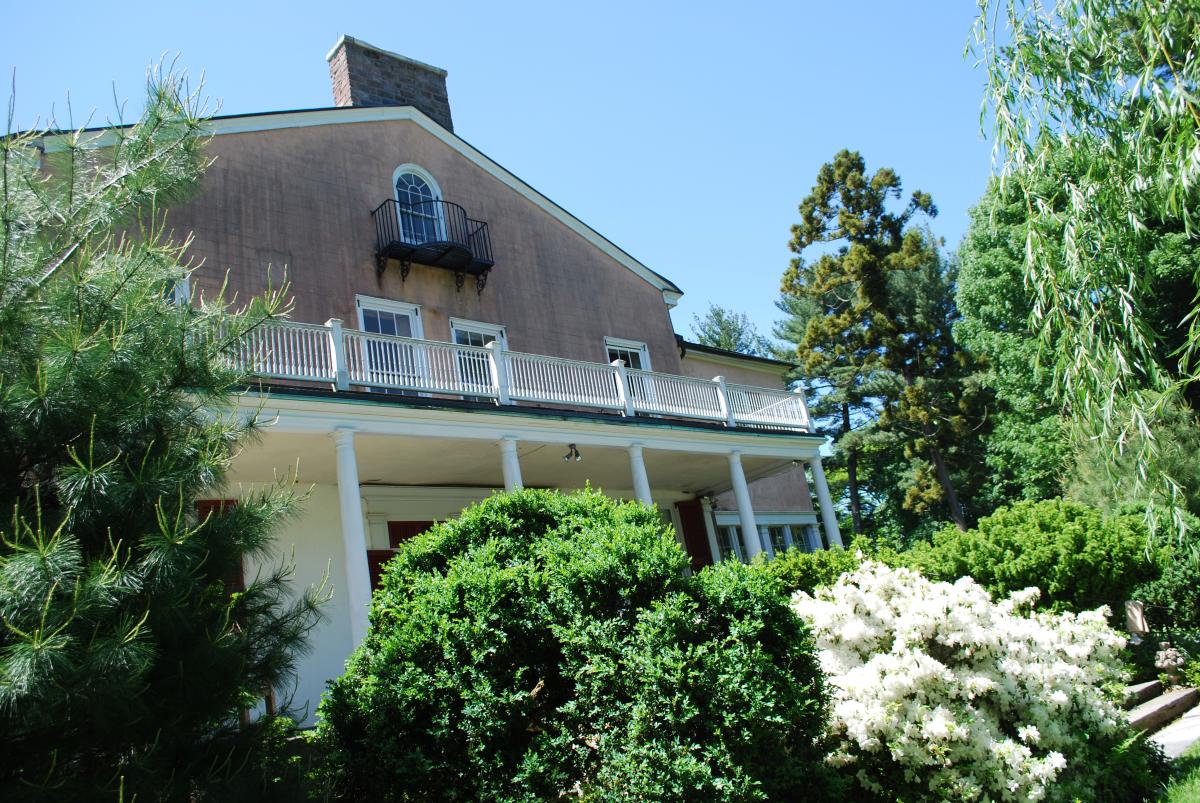 The exterior of Highlands Mansion