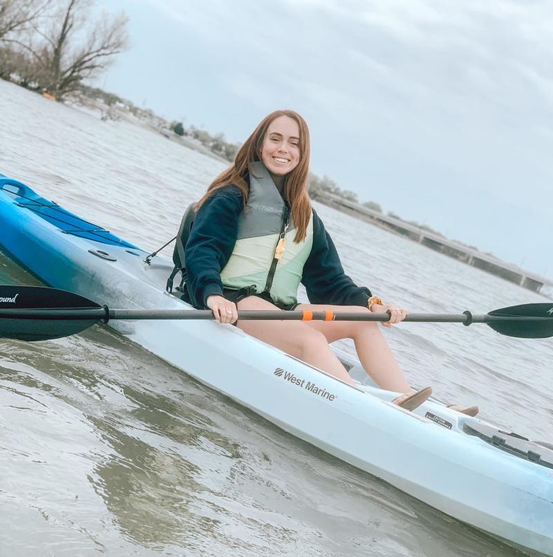 kelseyy-danielle-Instagram-in kayak