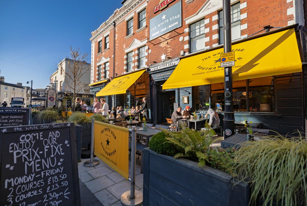 White Star Tavern outdoor seating area