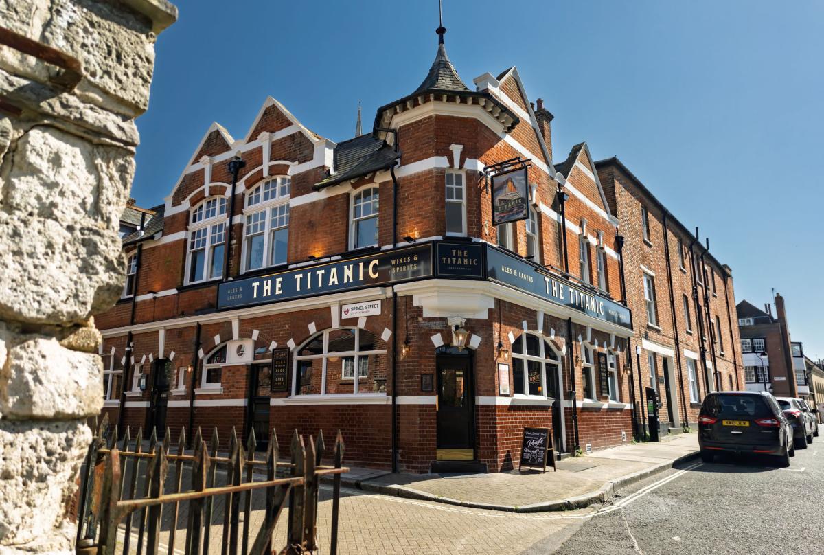 The Titanic exterior pub
