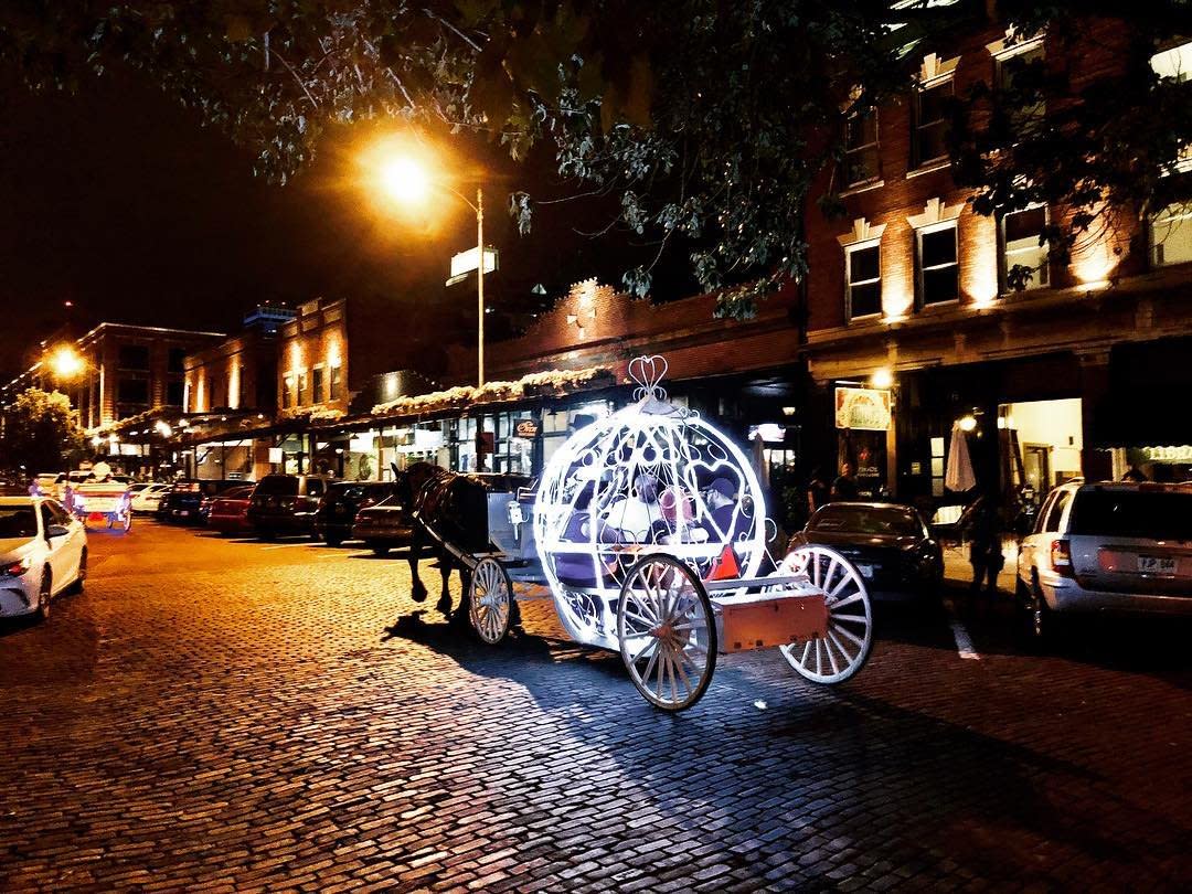 Carriage ride through the Old Market
