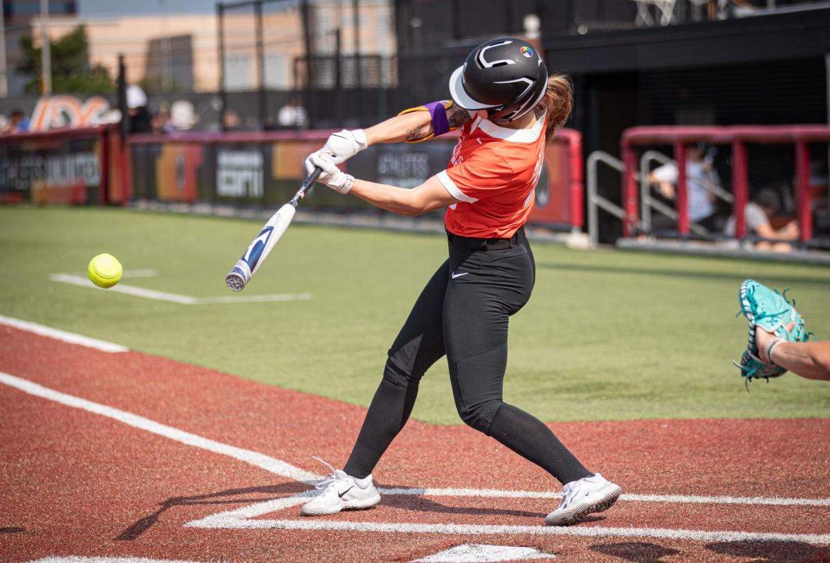 Sydney McKinney swinging bat