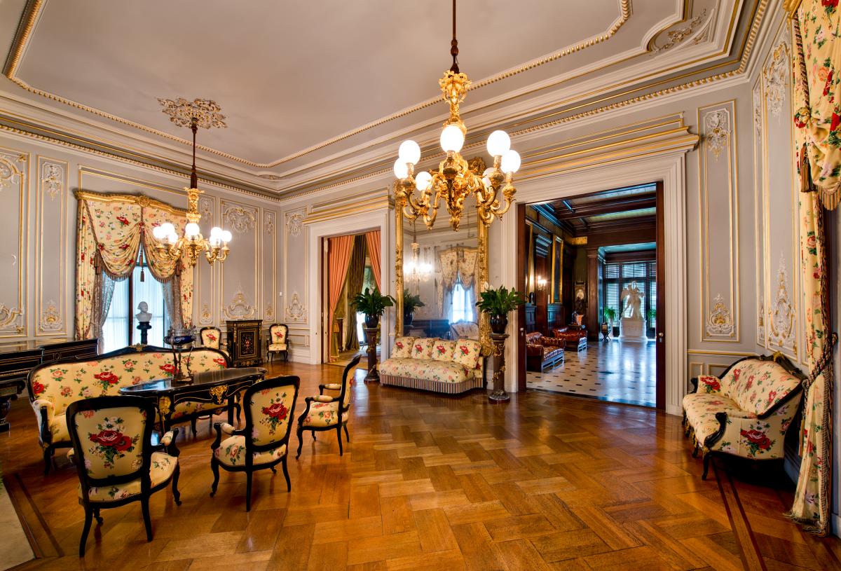 Chateau-sur-Mer