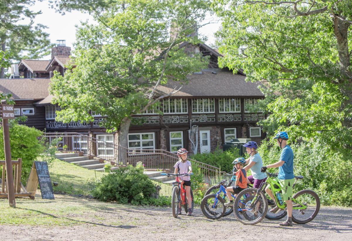 Family preparing for bike ride in front of Keweenaw Mountain Lodge