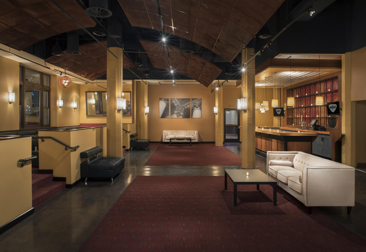 The 400 Lounge