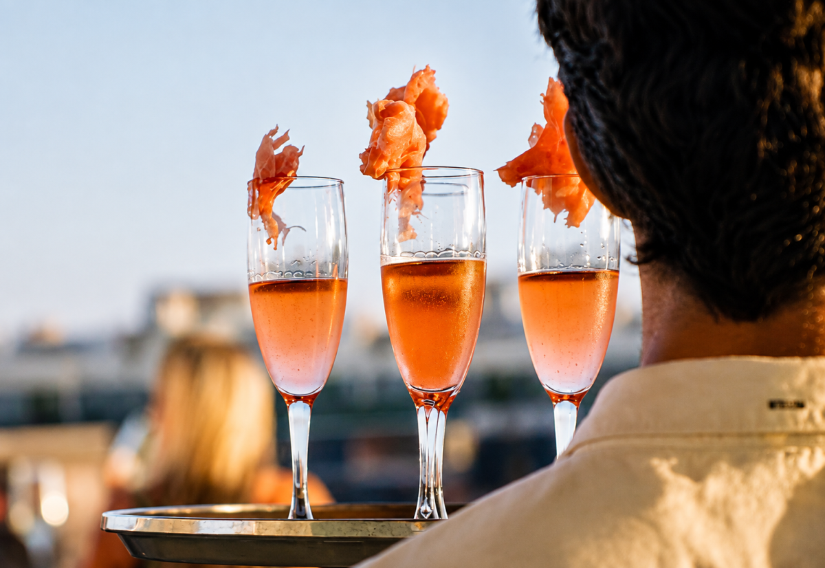 Sky bar 36-5º Rooftop Bar