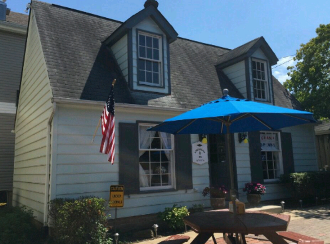 Angi's Exterior